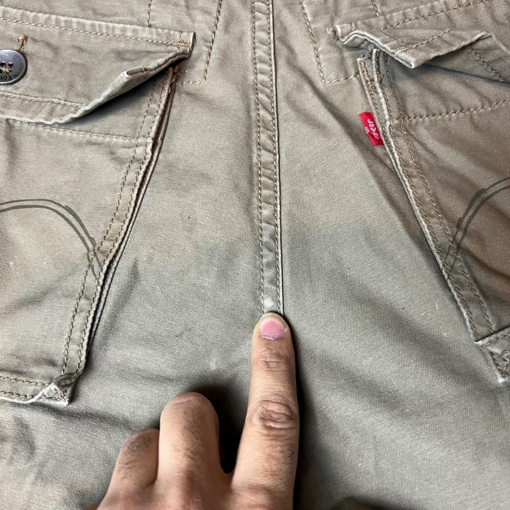 Levi's Men's Cargo Shorts Khaki Tan Size 32 Utility Pockets Relaxed Fit - Picture 5 of 6